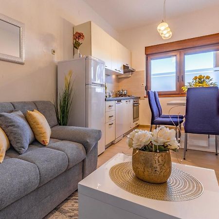 Sweet House With Free Parking Villa Pula Exterior photo