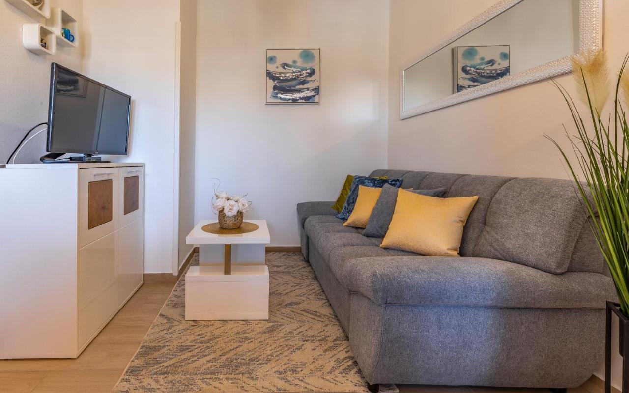 Sweet House With Free Parking Villa Pula Exterior photo
