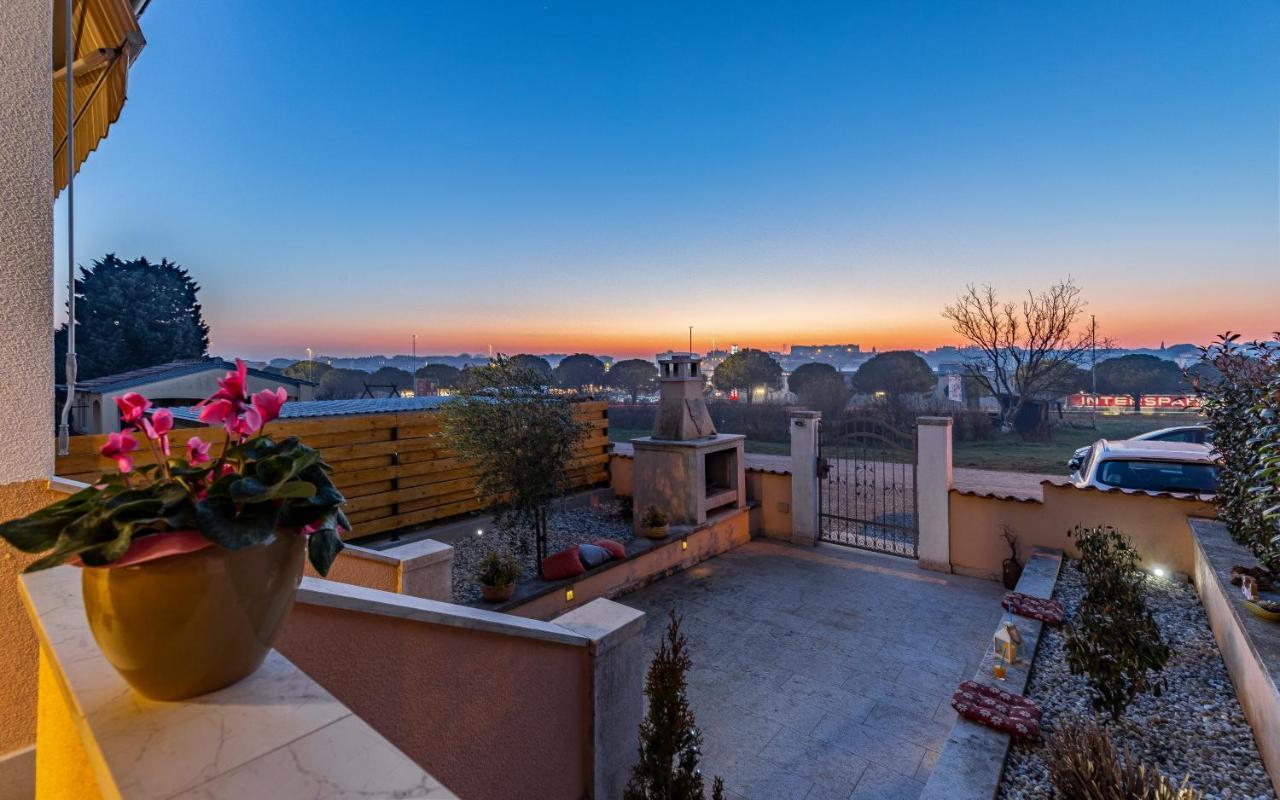 Sweet House With Free Parking Villa Pula Exterior photo